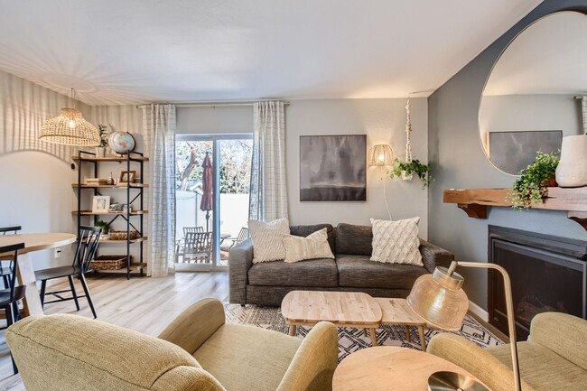 Corner Unit 2 BDR / 2.5 BA Townhome - Corner Unit 2 BDR / 2.5 BA Townhome