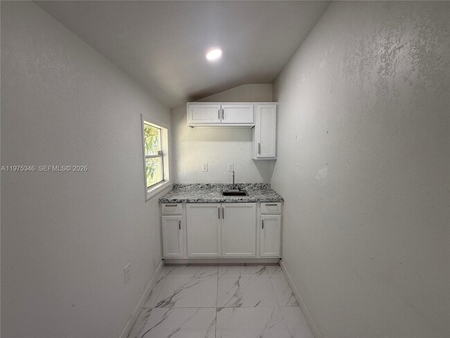 Foto del edificio - 1960 NW 104th St