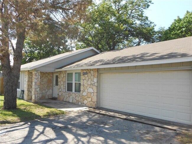 Building Photo - 4101 Cottonwood Dr