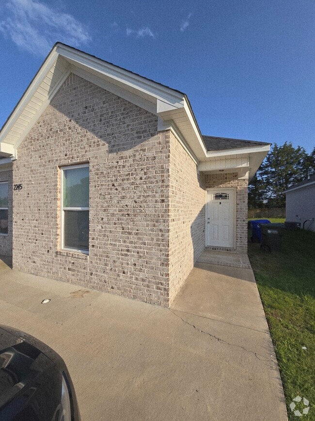 Building Photo - 2245 Rosemary Dr
