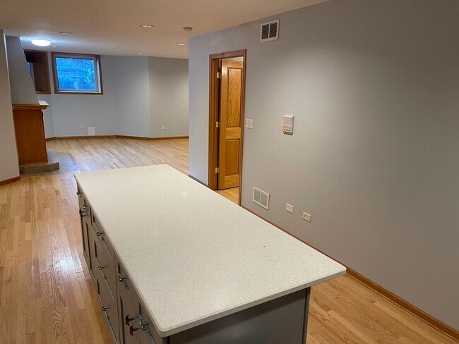 Foto del edificio - 4839 S Forrestville Ave