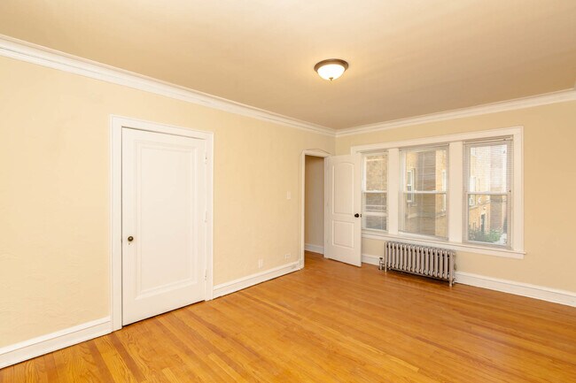 Foto del edificio - 5425 W Montrose Ave