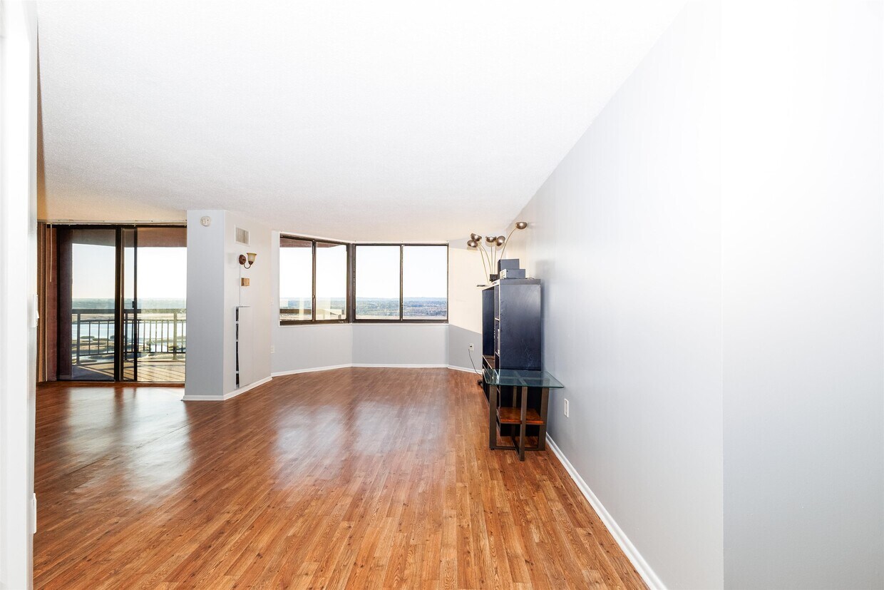 Primary Photo - 1310 Harmon Cove Tower