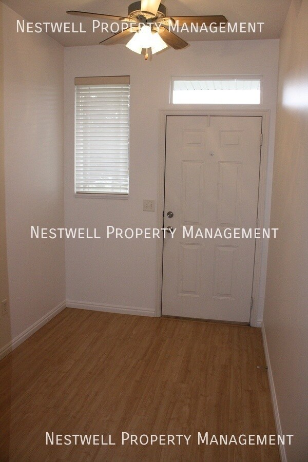 Building Photo - Really Nice 2 Bedroom ADA Accessible Townh...