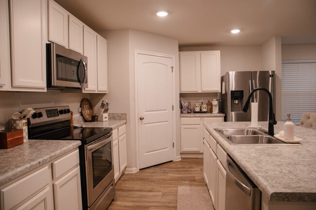 Foto del edificio - 5806 Paddock Way
