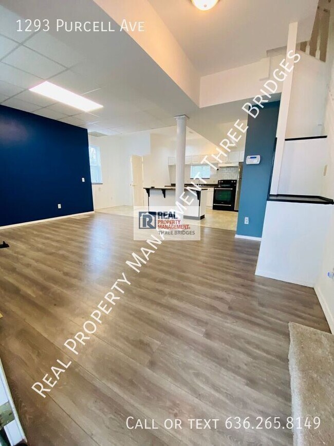 Foto del edificio - 1293 Purcell Ave