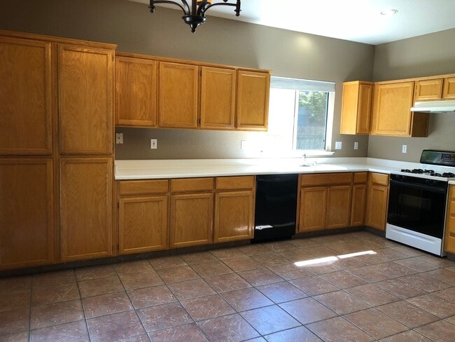 Building Photo - 7012 Sawgrass Ct
