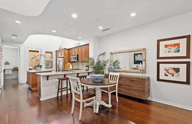 Foto del edificio - Light & Bright 2 Bedroom, 2 Bathroom Townhome
