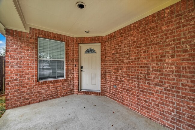 Building Photo - 2704 Hewn Rock Way