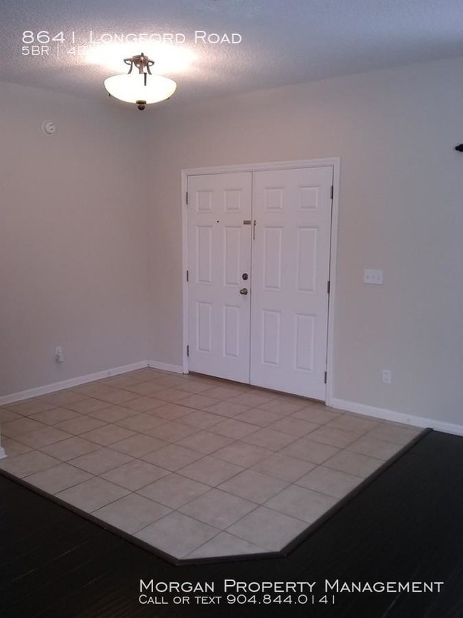 Building Photo - 5 bedroom in Jacksonville FL 32244