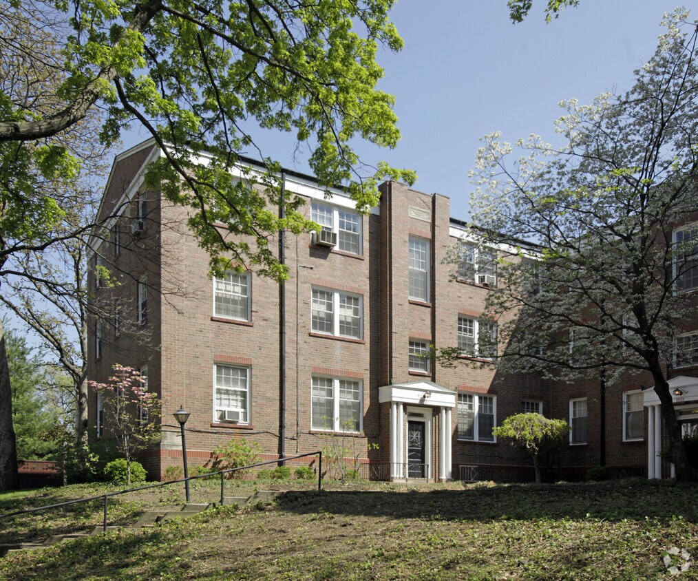 7750 Kingsbury Blvd, Clayton, MO 63105 Apartments in Clayton, MO