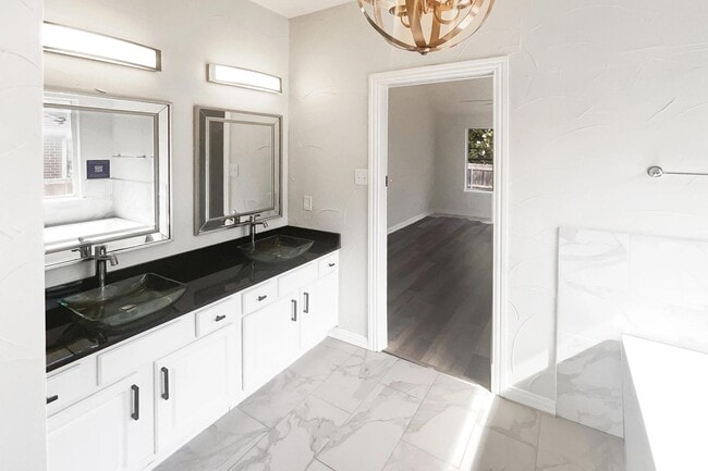 Foto del edificio - MOVE IN READY