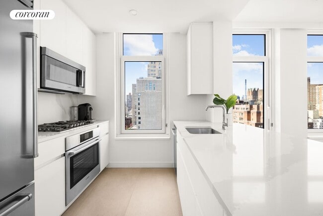 Building Photo - 300 E 83rd St