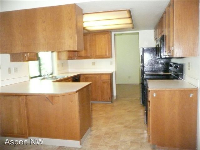 Building Photo - 2926 E Bay Dr NW