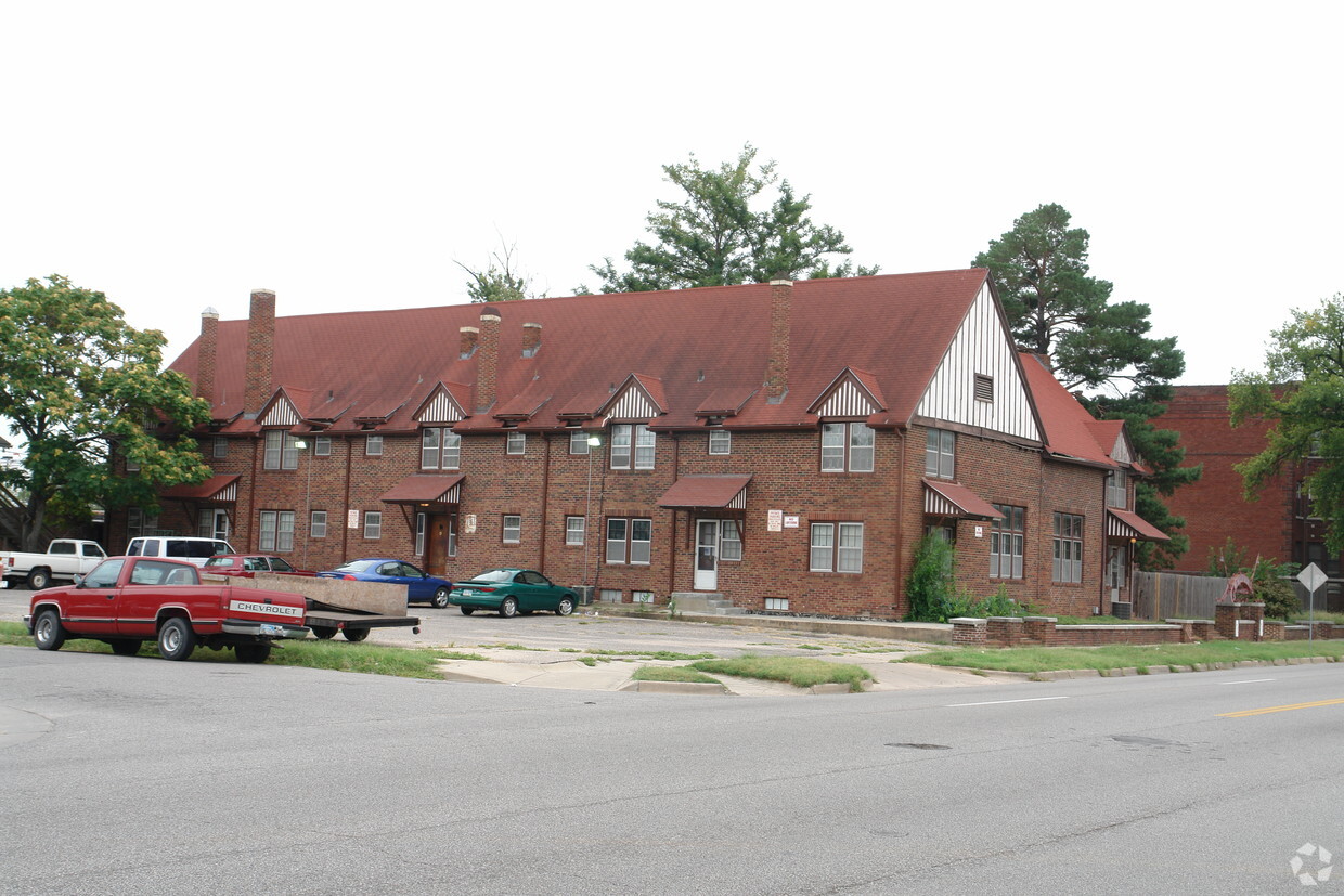 Building Photo - 938 N Broadway St