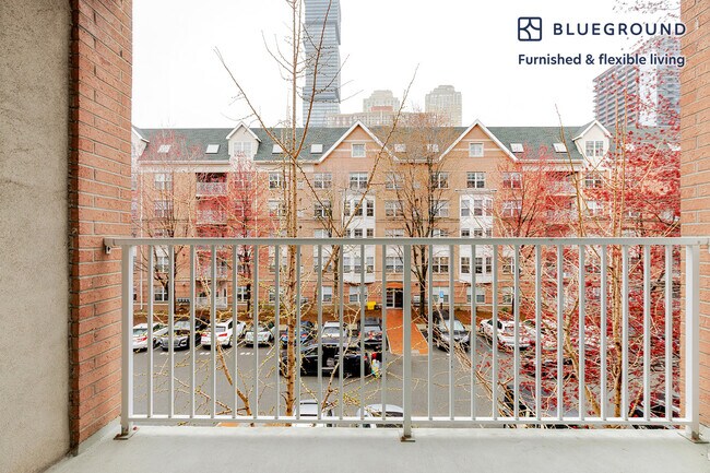 Foto del edificio - 444 Washington Blvd