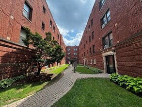 Building Photo - 1375 W Greenleaf Ave