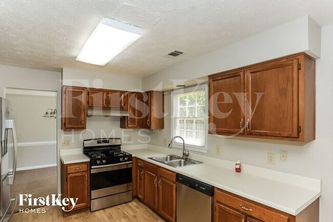 Foto del edificio - 155 Beaverwood Ln