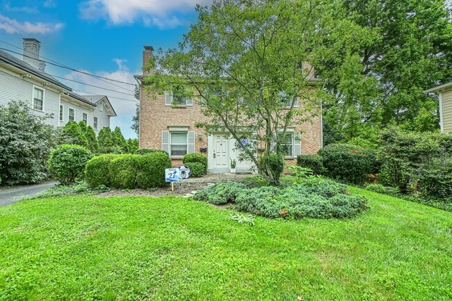 Building Photo - 231 Springfield Pike
