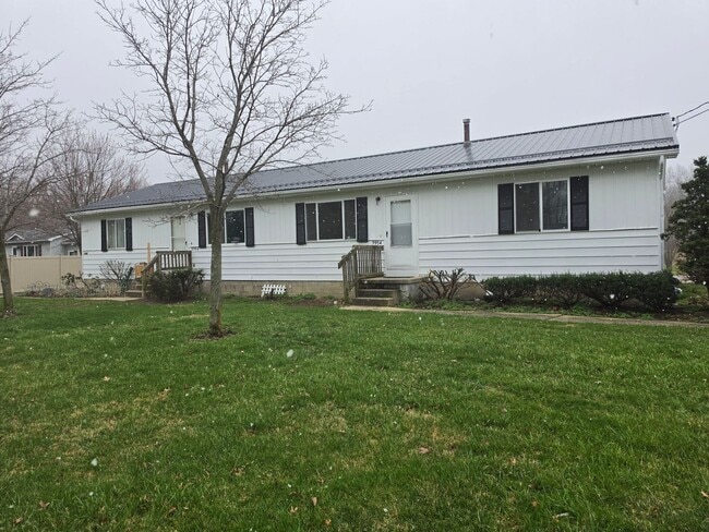 Building Photo - 3-Bedroom 2 Bath Duplex. Ravenna Ohio.