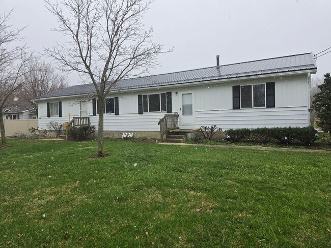 Foto del edificio - 3-Bedroom 2 Bath Duplex. Ravenna Ohio.