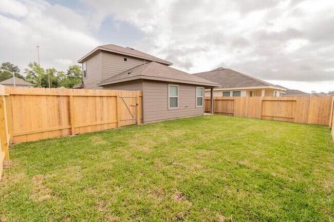 Foto del edificio - 445 Upper Creek Dr