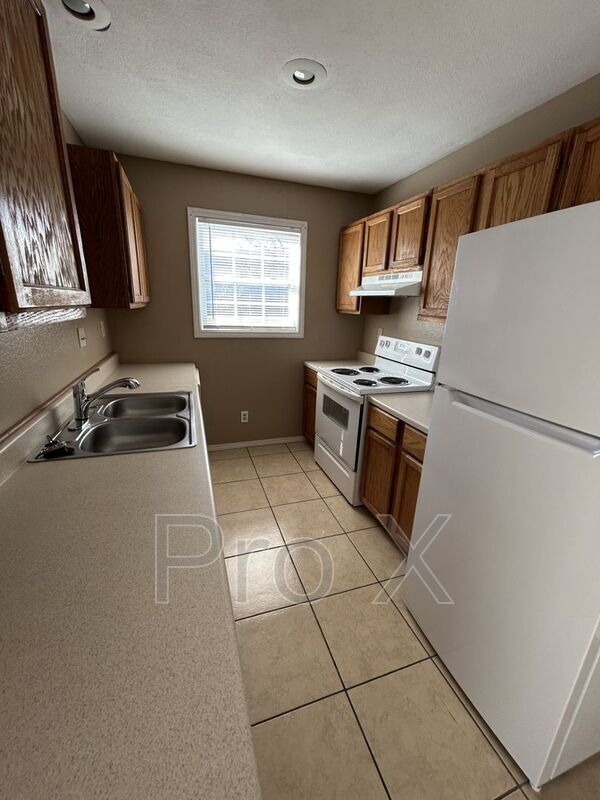 Building Photo - 713 E Monroe St