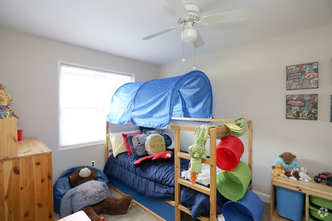 Bedroom - Greenville Place Apartments