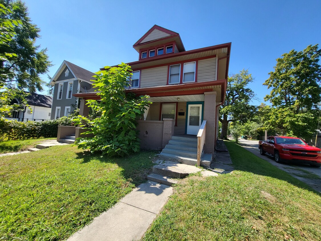 Primary Photo - 856 N Tacoma Ave