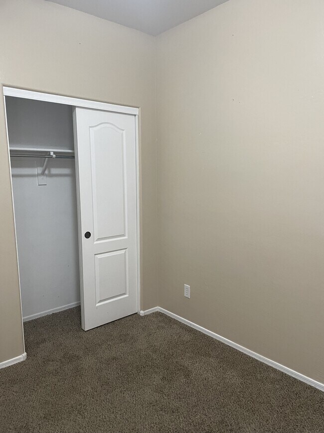 Building Photo - 30254 W Earll Dr