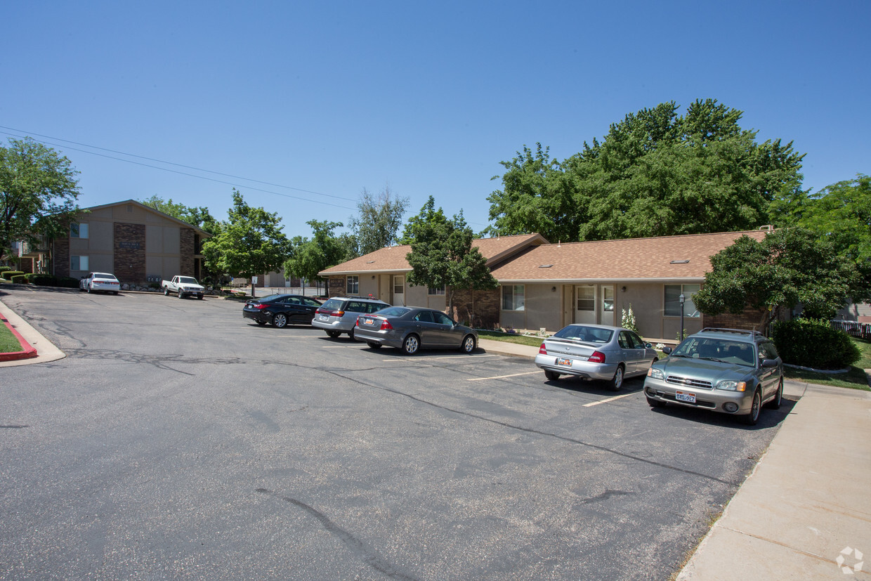 Building Photo - Heritage House Apartments