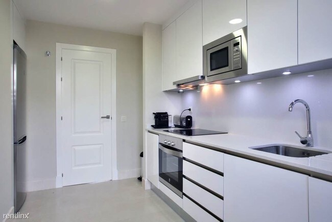 Foto del edificio - 270 Palisades Beach Rd