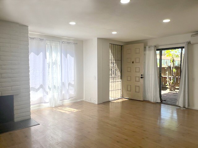 Recessed lights in living room - 10653 Caminito Cascara