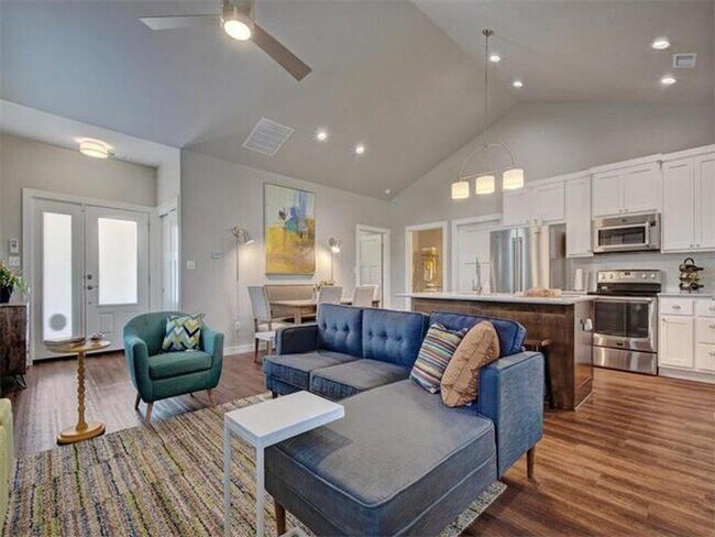 Building Photo - 260 Rose Dr