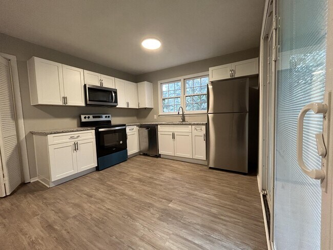 Foto del edificio - 185 Springtree Rd