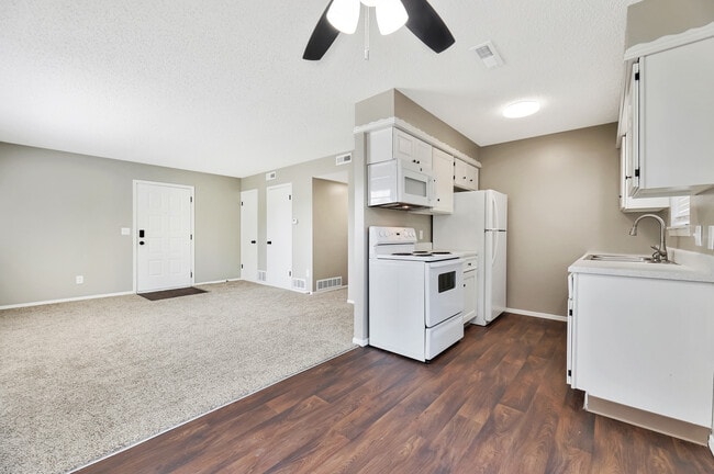 Foto del edificio - Westwood Flats Apartment Homes