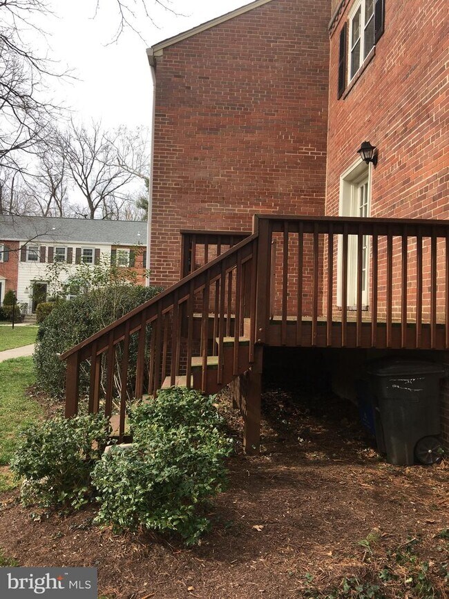 Building Photo - 6626 Hillandale Rd