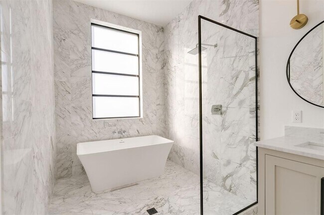 Foto del edificio - 827 NW 8th St