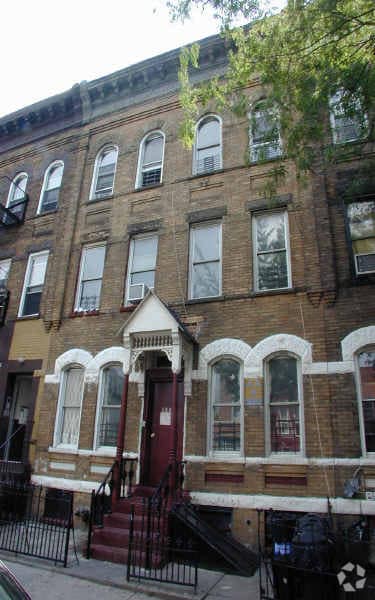 Primary Photo - 190 Schaefer St