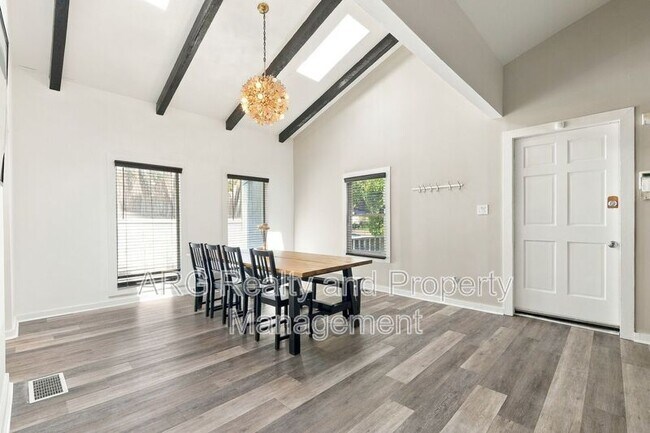 Foto del edificio - 1014 Curran St NW