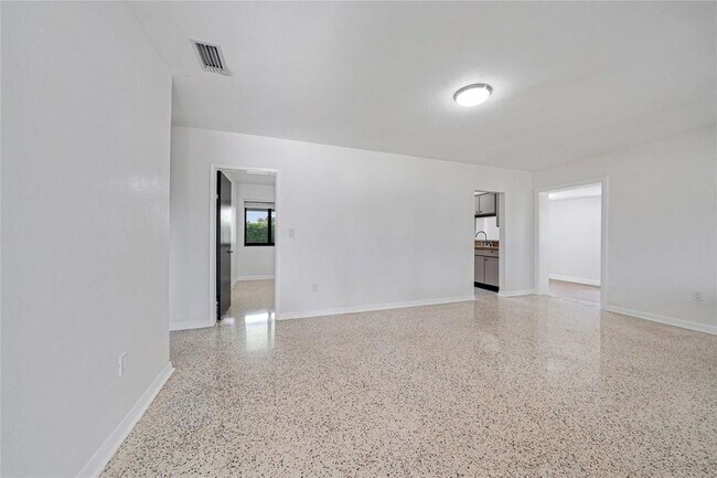 Building Photo - Southeast 9th Court, Hialeah, FL 33010 - 3 BR 2 BA house