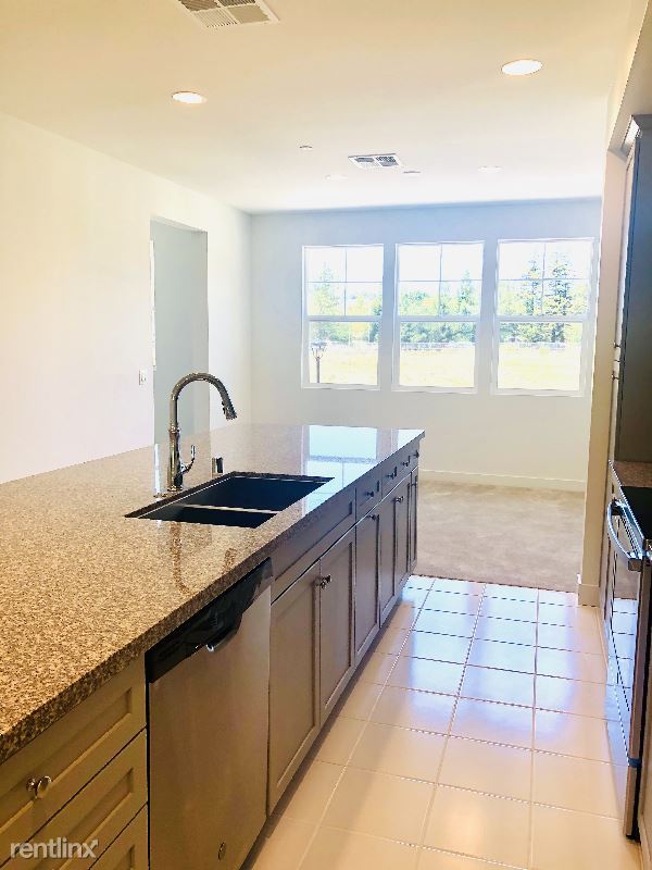 Building Photo - 4 br, 3.5 bath Townhome - 341 Skyforest Way