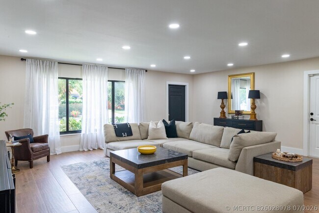 Foto del edificio - 335 Franklin Rd