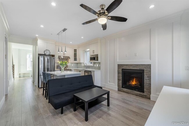 Photo du bâtiment - luxurious 3-bed, 2-bath Upper suite in Map...