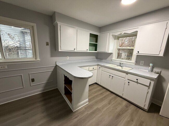 Building Photo - Cleveland East Side Nottingham Area