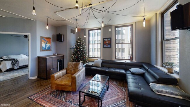 Building Photo - 2 br, 2 bath Condo - 917 W Lynwood St