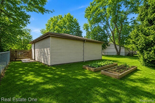 Building Photo - 290 Winry Dr