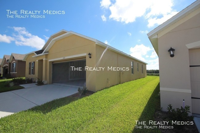 Building Photo - 5732 Lakeside Landings Blvd