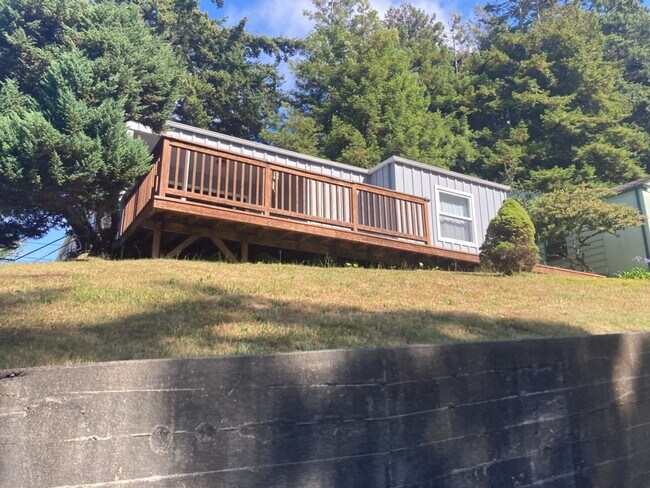 Foto del edificio - Available TBD December - This pet-friendly...