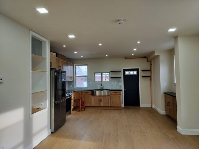 Building Photo - 32 Newell Ave